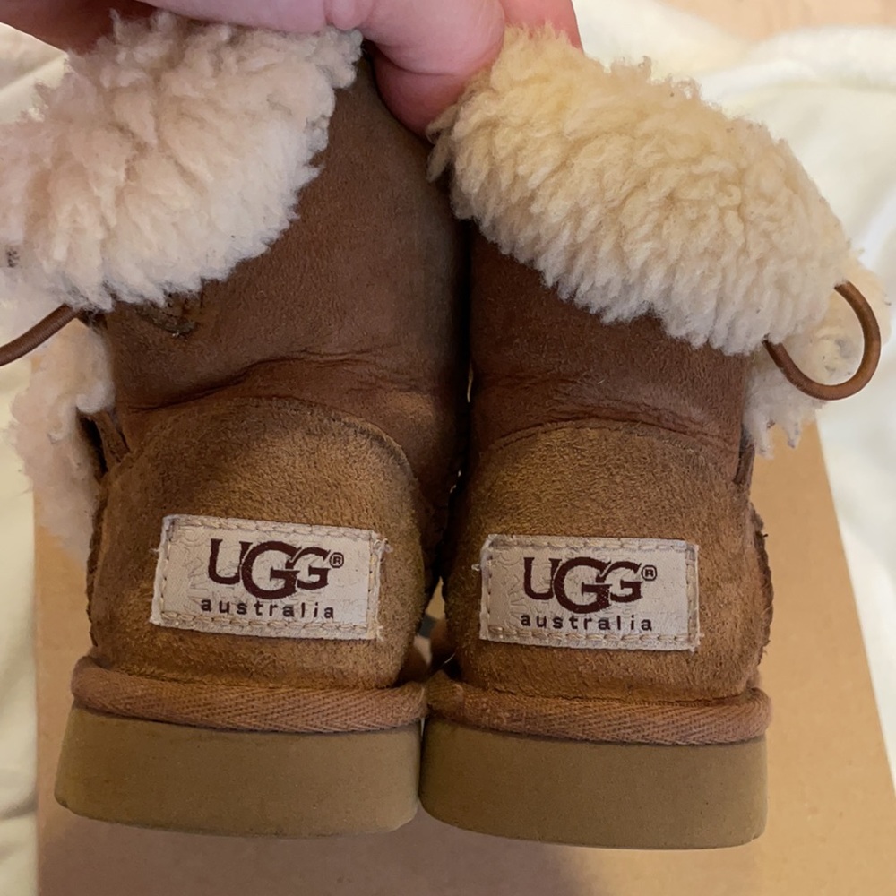 Ugg Bailey button II toddler boot size 6